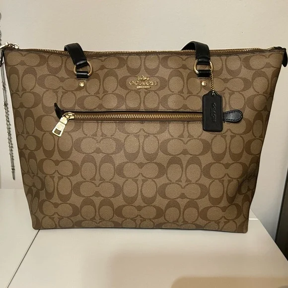 Coach Gallery Tote/Tan and Black/Signature Canvas - Picture 3 of 12